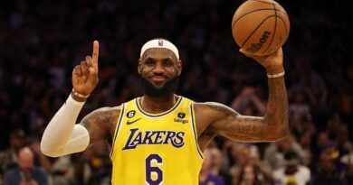 LeBron James hace historia en la NBA